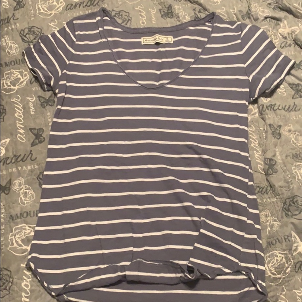 Super cute striped abercrombie tee